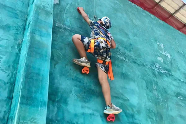 如何在篮球冬令营中加强体能训练?_0